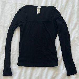Simple black square neck long sleeve